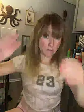 alluringpixie online show from May 23, 2026, 3:33 pm