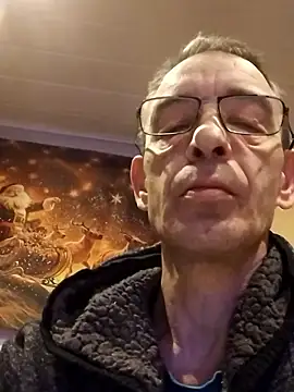 MDomino11 online show from January 8, 2026, 6:47 pm