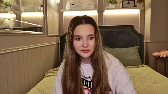 Lina Sinerz online show from March 6, 2026, 8:37 pm