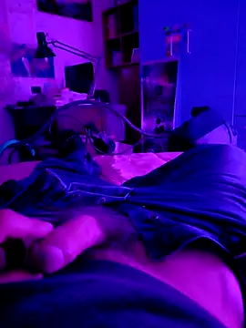 barbone15 online show from April 15, 2026, 8:42 pm