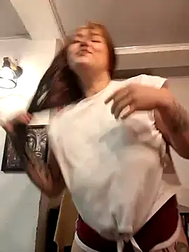 Snapshot of Magenta_Moon chatting on January 13, 2026, 2:59 am Magenta Moon online show from January 13, 2026, 2:59 am