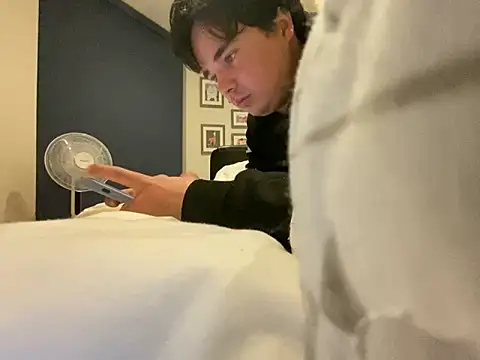 Snapshot of phantom898983 chatting on December 17, 2025, 2:49 am phantom898983 online show from December 17, 2025, 2:49 am