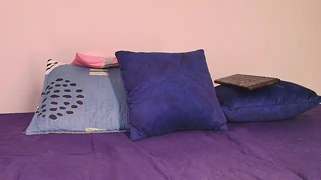 Snapshot of Mia_Roush09 chatting on December 17, 2025, 10:53 am Mia Roush09 online show from December 17, 2025, 10:53 am