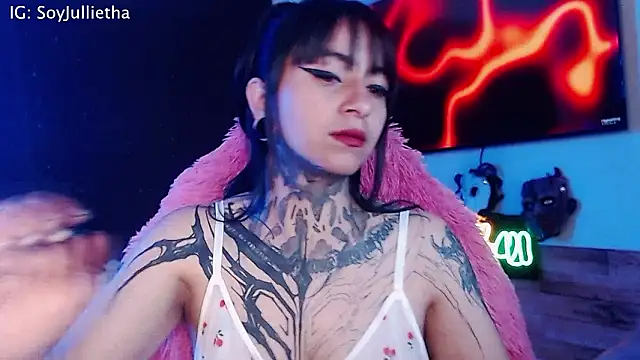 Snapshot of Julls420_ chatting on February 24, 2026, 5:30 am Julls420 online show from February 24, 2026, 5:30 am