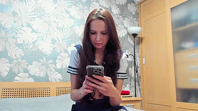 OliviaMuur online show from February 3, 2026, 5:05 am