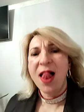 AhlyssaLove1155 online show from January 13, 2026, 4:55 pm