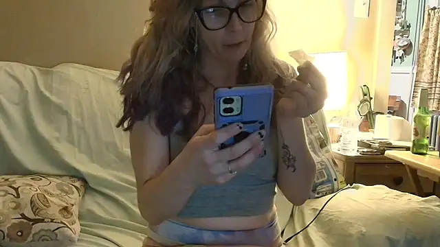 Snapshot of blondebombshell4343 chatting on December 17, 2025, 11:10 pm blondebombshell4343 online show from December 17, 2025, 11:10 pm