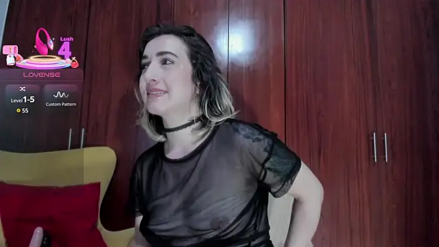 Snapshot of carly_grasso chatting on October 28, 2025, 9:52 am carly grasso online show from October 28, 2025, 9:52 am