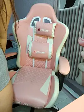 Snapshot of lilly_dang chatting on December 20, 2025, 10:18 am lilly dang online show from December 20, 2025, 10:18 am