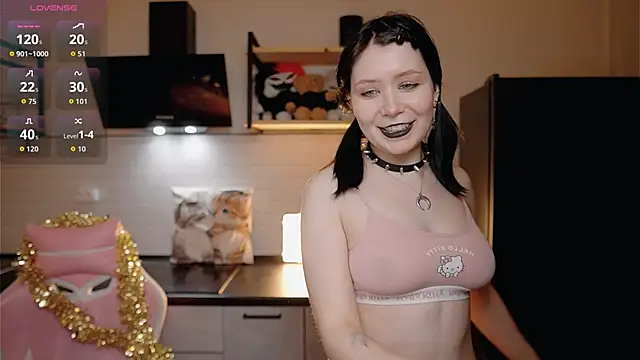 Snapshot of Nickari chatting on March 8, 2026, 6:06 am Nickari online show from March 8, 2026, 6:06 am