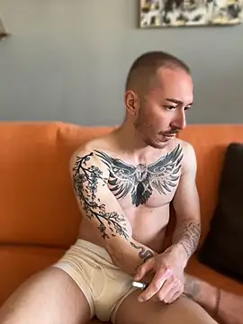 andreacreator online show from May 10, 2026, 2:52 pm