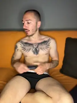 andreacreator online show from May 14, 2026, 7:33 pm