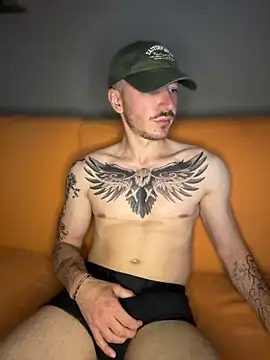 andreacreator online show from May 7, 2026, 6:44 pm