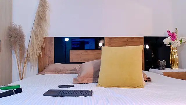 LucyHanks online show from March 2, 2026, 12:12 pm