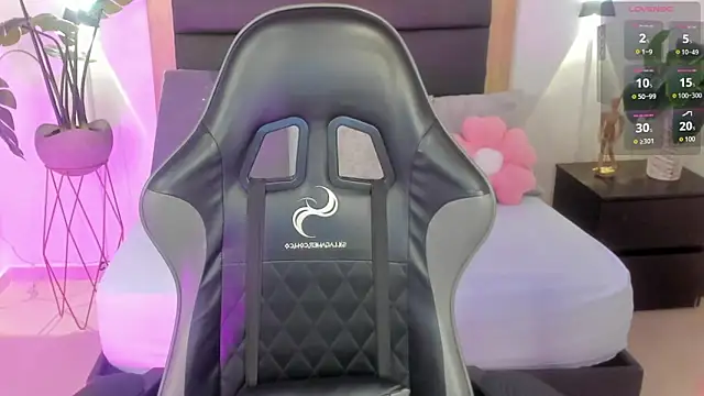 Snapshot of nerea_swan chatting on December 19, 2025, 3:10 am nerea swan online show from December 19, 2025, 3:10 am