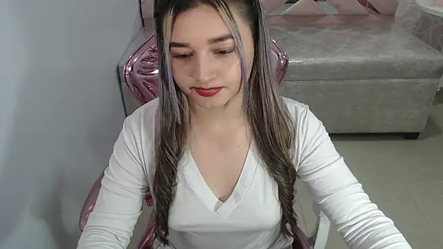 Iris Bell ch online show from December 18, 2025, 10:02 pm