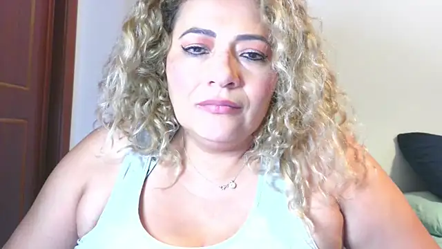 mariajosebarrazaa online show from May 15, 2026, 6:28 pm