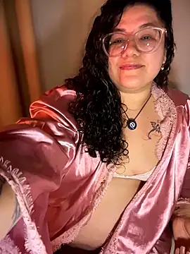 Snapshot of VanesssaMilf_ chatting on March 24, 2026, 12:43 am VanesssaMilf online show from March 24, 2026, 12:43 am