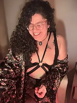 Snapshot of VanesssaMilf_ chatting on January 15, 2026, 12:03 am VanesssaMilf online show from January 15, 2026, 12:03 am