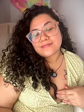 Snapshot of VanesssaMilf_ chatting on April 3, 2026, 2:56 pm VanesssaMilf online show from April 3, 2026, 2:56 pm