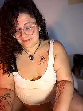 Snapshot of VanesssaMilf_ chatting on April 8, 2026, 12:34 am VanesssaMilf online show from April 8, 2026, 12:34 am