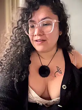 Snapshot of VanesssaMilf_ chatting on April 14, 2026, 12:10 pm VanesssaMilf online show from April 14, 2026, 12:10 pm