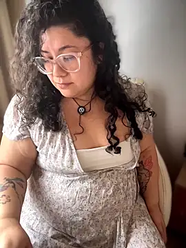 Snapshot of VanesssaMilf_ chatting on March 13, 2026, 9:42 pm VanesssaMilf online show from March 13, 2026, 9:42 pm