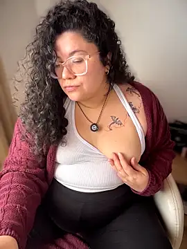 Snapshot of VanesssaMilf_ chatting on March 12, 2026, 2:32 pm VanesssaMilf online show from March 12, 2026, 2:32 pm