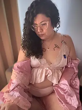 Snapshot of VanesssaMilf_ chatting on December 17, 2025, 3:28 pm VanesssaMilf online show from December 17, 2025, 3:28 pm