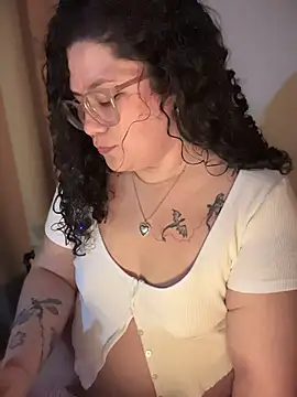 Snapshot of VanesssaMilf_ chatting on December 15, 2025, 3:45 am VanesssaMilf online show from December 15, 2025, 3:45 am