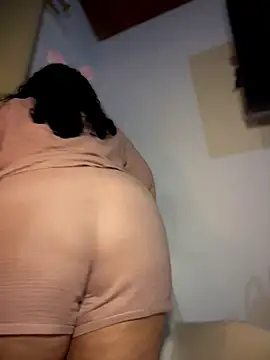 Snapshot of VanesssaMilf_ chatting on April 6, 2026, 2:18 am VanesssaMilf online show from April 6, 2026, 2:18 am