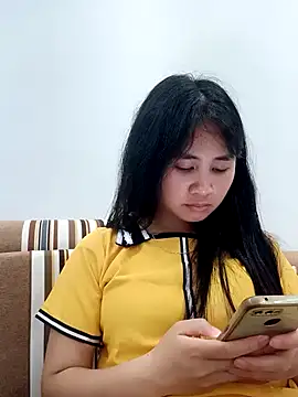 Him MountainGirl online show from April 7, 2026, 12:07 pm