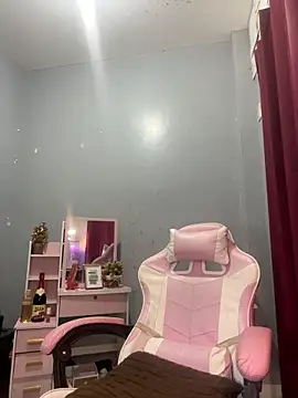 Ur hottestdella online show from February 26, 2026, 7:14 pm