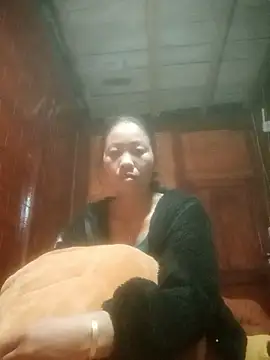 Snapshot of Amiluli chatting on December 13, 2025, 9:21 pm Amiluli online show from December 13, 2025, 9:21 pm