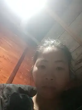 Snapshot of Amiluli chatting on January 8, 2026, 10:49 pm Amiluli online show from January 8, 2026, 10:49 pm