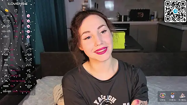 Snapshot of Alena_MellS chatting on December 14, 2025, 8:53 am Alena MellS online show from December 14, 2025, 8:53 am