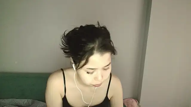 kimyjina online show from May 19, 2026, 3:02 am