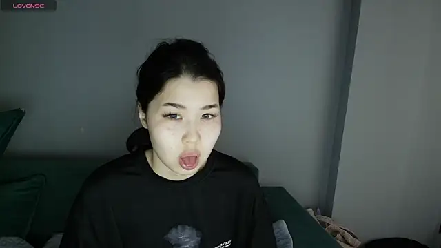 kimyjina online show from May 18, 2026, 3:06 am