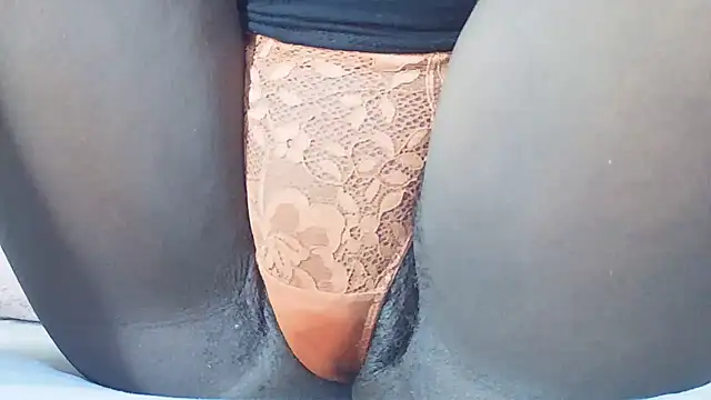 Snapshot of Minenhle-2001 chatting on January 12, 2026, 12:12 pm Minenhle-2001 online show from January 12, 2026, 12:12 pm