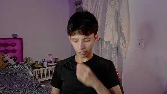 Snapshot of Dani_Dancer chatting on February 3, 2026, 12:32 am Dani Dancer online show from February 3, 2026, 12:32 am