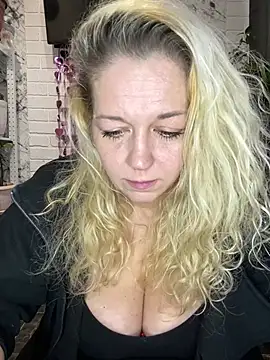 Snapshot of JenniferCarmen chatting on March 10, 2026, 2:59 am JenniferCarmen online show from March 10, 2026, 2:59 am