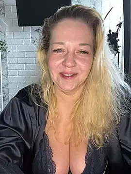 Snapshot of JenniferCarmen chatting on April 1, 2026, 3:52 am JenniferCarmen online show from April 1, 2026, 3:52 am