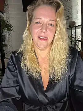 Snapshot of JenniferCarmen chatting on July 12, 2026, 3:40 am JenniferCarmen online show from July 12, 2026, 3:40 am