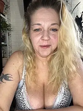 Snapshot of JenniferCarmen chatting on April 3, 2026, 1:45 am JenniferCarmen online show from April 3, 2026, 1:45 am