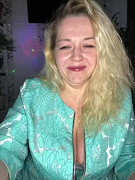 Snapshot of JenniferCarmen chatting on April 10, 2026, 11:34 pm JenniferCarmen online show from April 10, 2026, 11:34 pm