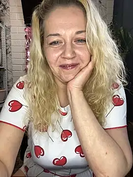 Snapshot of JenniferCarmen chatting on March 6, 2026, 3:23 am JenniferCarmen online show from March 6, 2026, 3:23 am