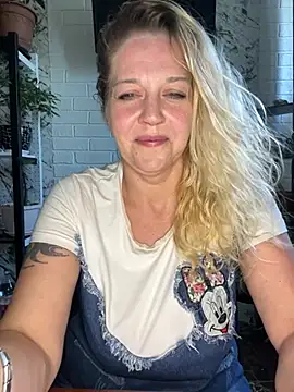 Snapshot of JenniferCarmen chatting on July 1, 2026, 8:03 am JenniferCarmen online show from July 1, 2026, 8:03 am