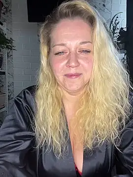 Snapshot of JenniferCarmen chatting on April 10, 2026, 10:22 am JenniferCarmen online show from April 10, 2026, 10:22 am