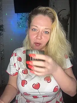 Snapshot of JenniferCarmen chatting on April 15, 2026, 7:18 pm JenniferCarmen online show from April 15, 2026, 7:18 pm
