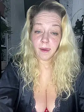 Snapshot of JenniferCarmen chatting on April 4, 2026, 12:17 am JenniferCarmen online show from April 4, 2026, 12:17 am